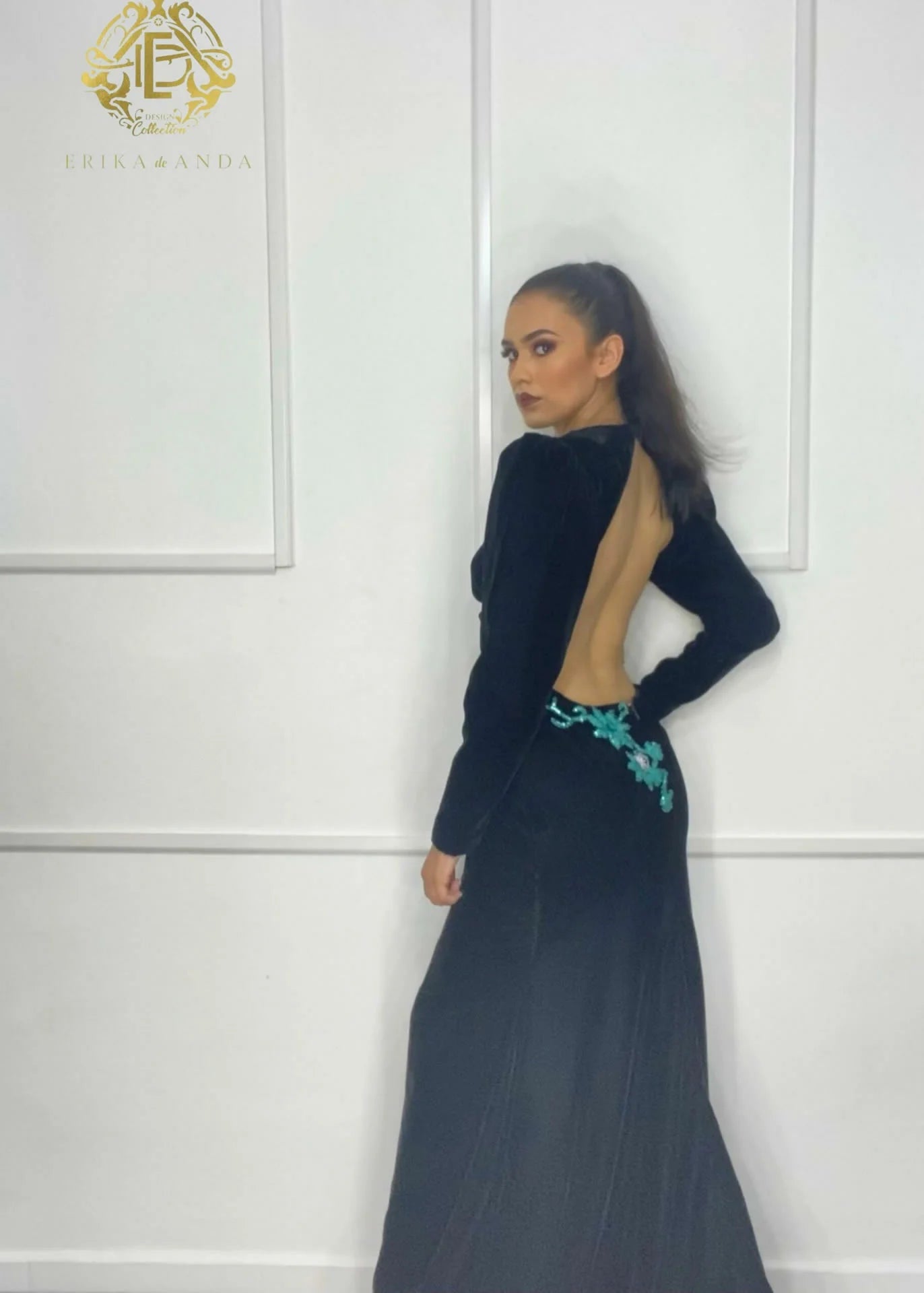 VESTIDO TERCIOPELO NEGRO CON BORDADO