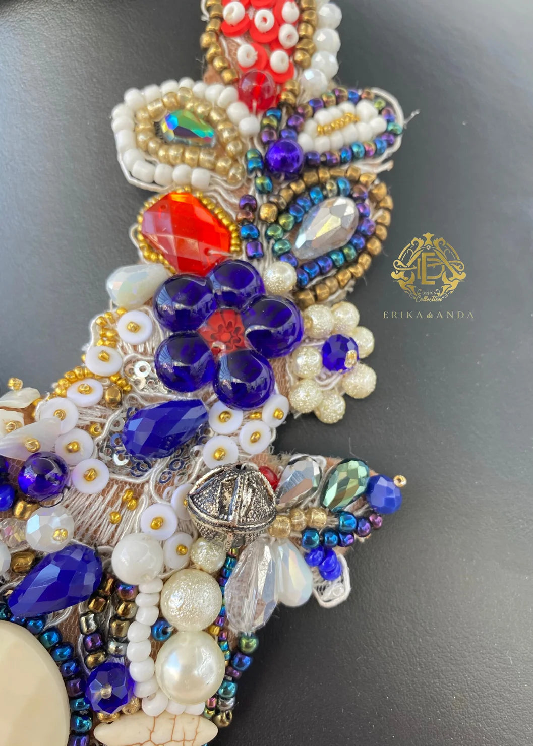 COLLAR DE CHAQUIRÓN Y LENTEJUELA CON ARETES