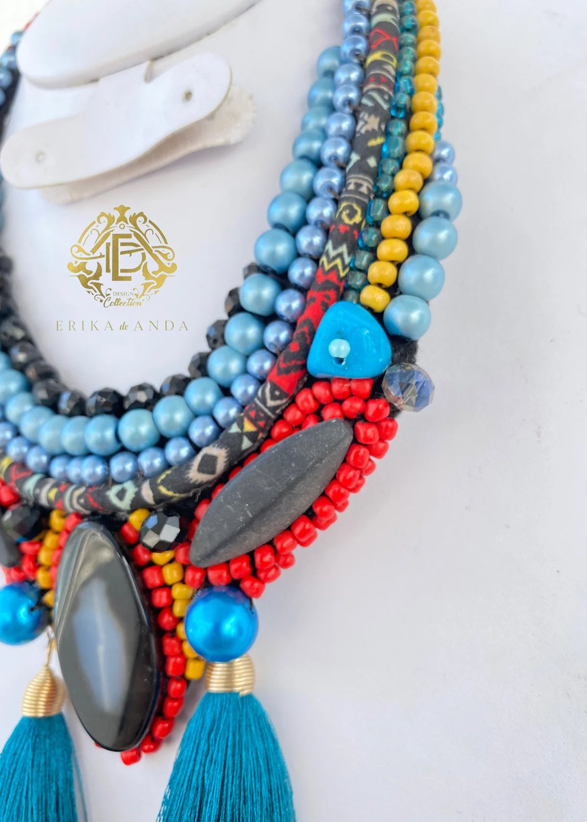 COLLAR DE PIEDRA NATURAL CON ARETES