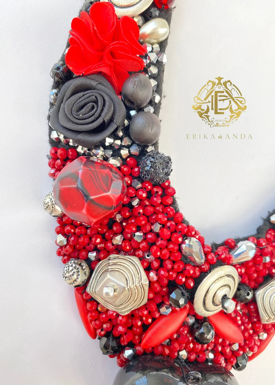 COLLAR DE FRIDA KAHLO CORAZÓN CON ARETES.