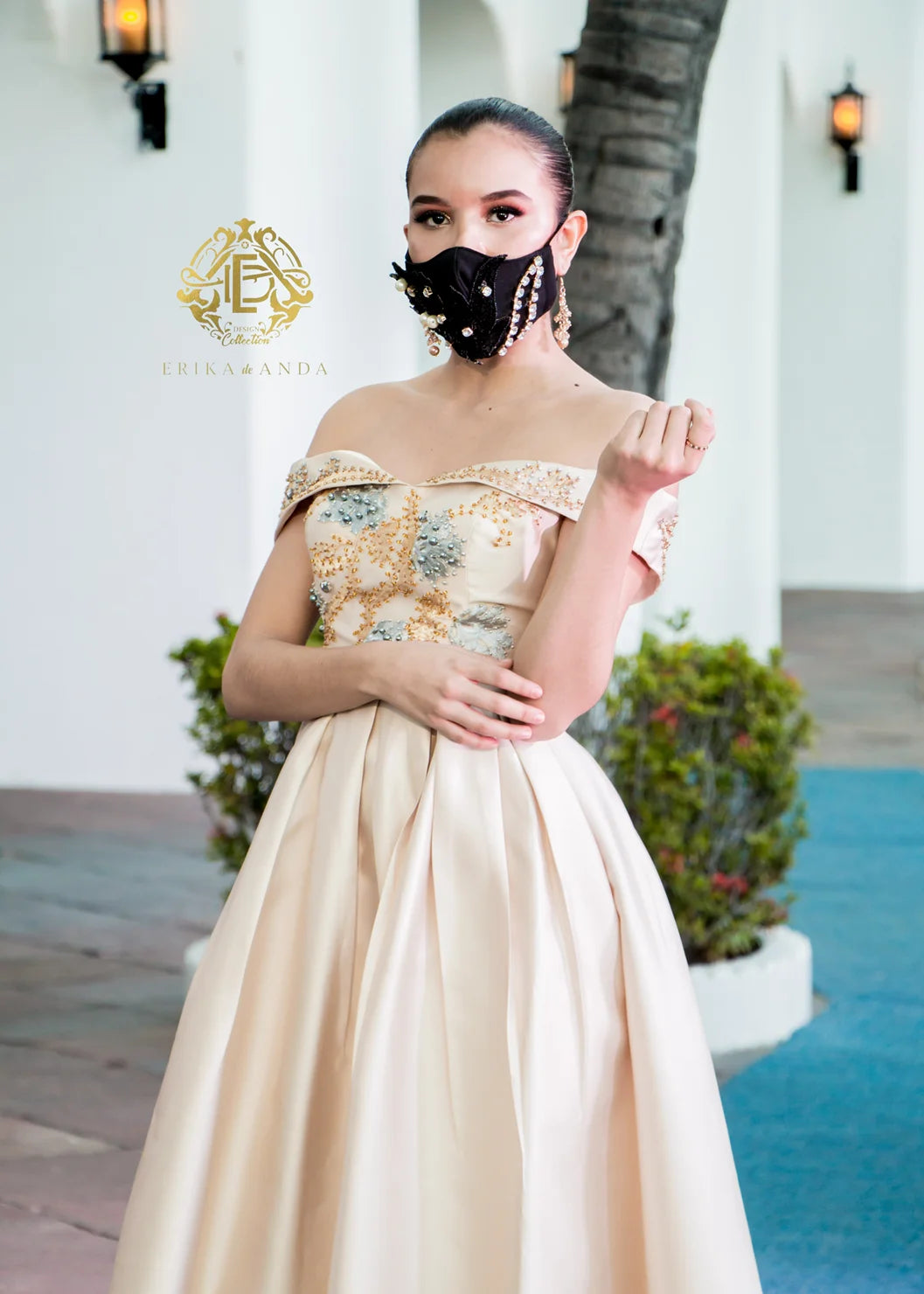 VESTIDO LARGO BORDADO DELANTERO