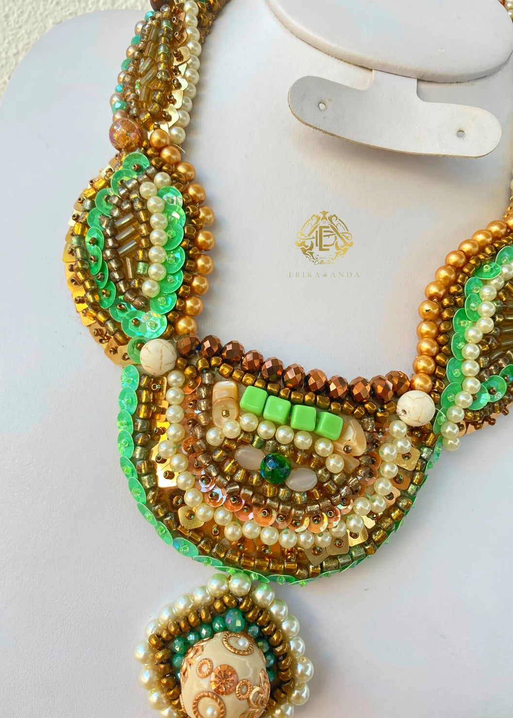 COLLAR DE CRISTAL CAFE CON ARETES Y PULSERA