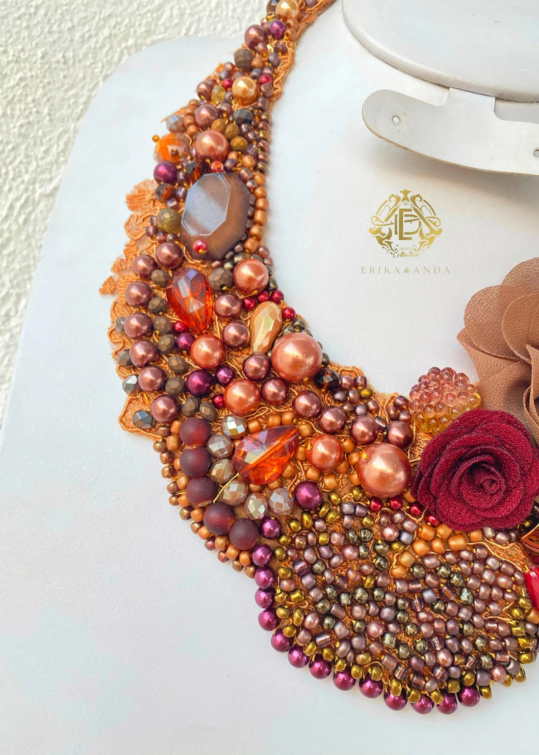 COLLAR BORDADO DE PERLA