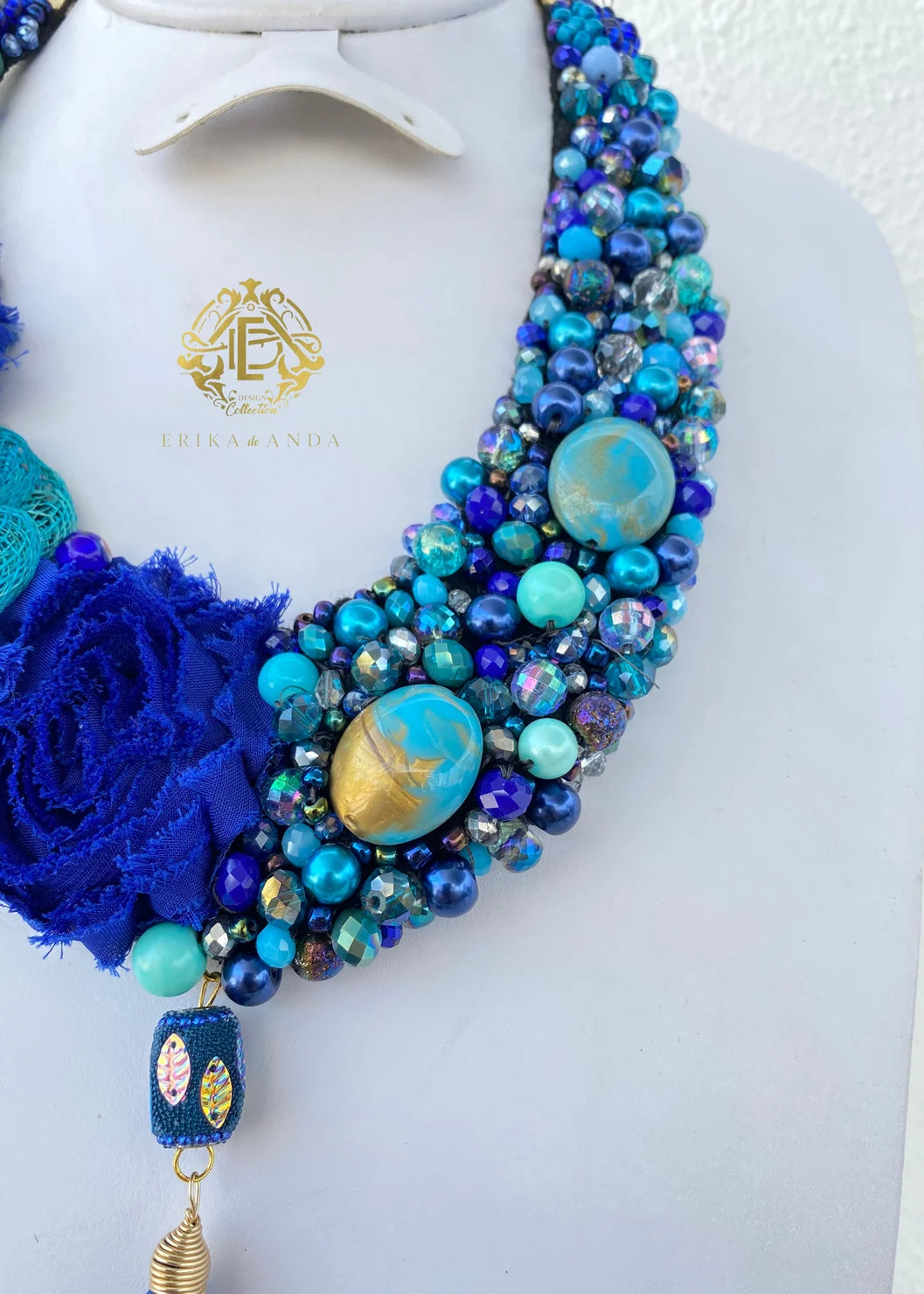 COLLAR FLOR DE CHIFÓN AZUL CON ARETES Y PULSERA
