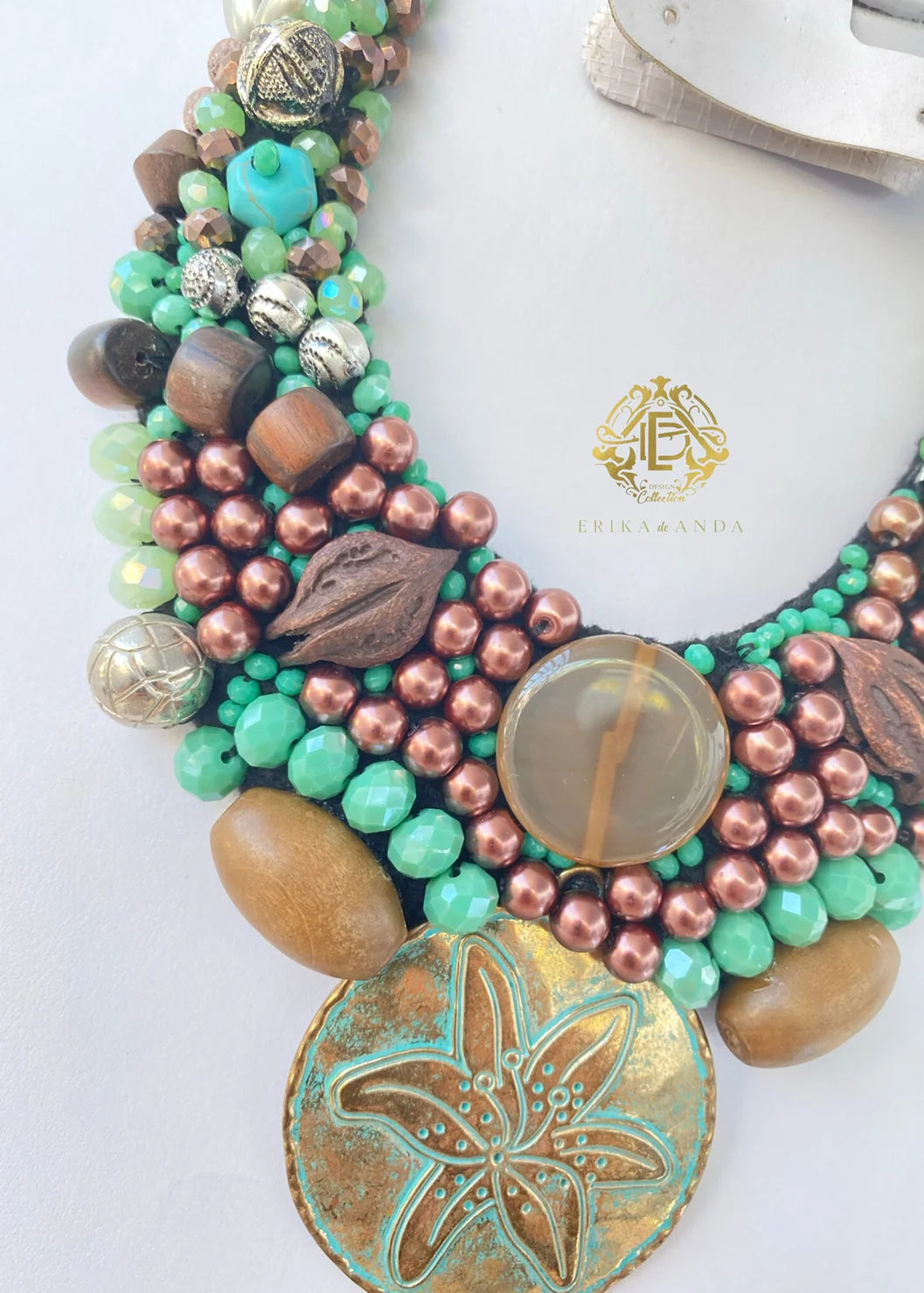 COLLAR FLOR DE METAL CON ARETES