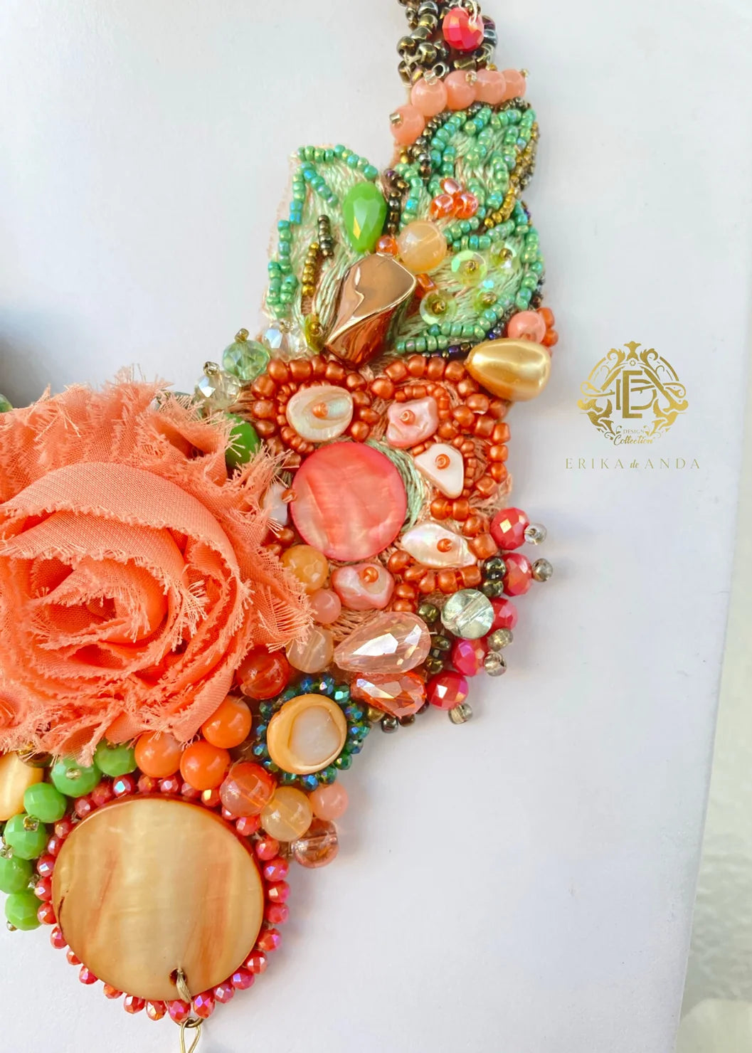 COLLAR CORAL CON PIEDRAS NATURALES Y ARETES