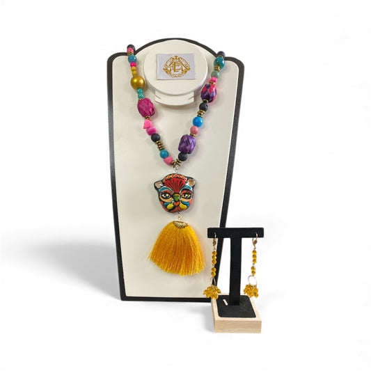 COLLAR DIJE DE LEON CON MOTA DE HILo