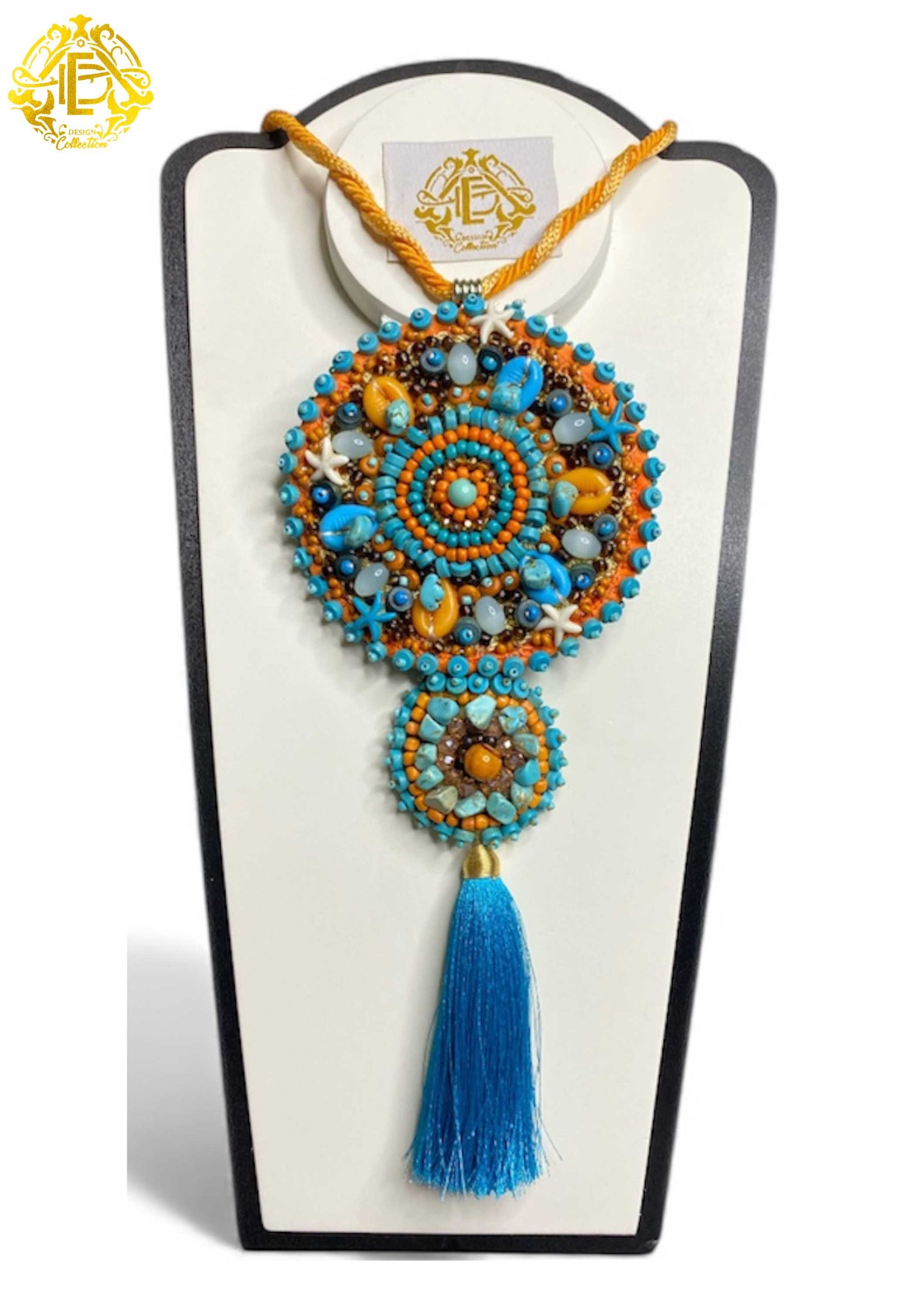 Collar color azul y naranja estilo circular bordado de chaquiron, lentejuela, piedra, cristal y estrellas.
