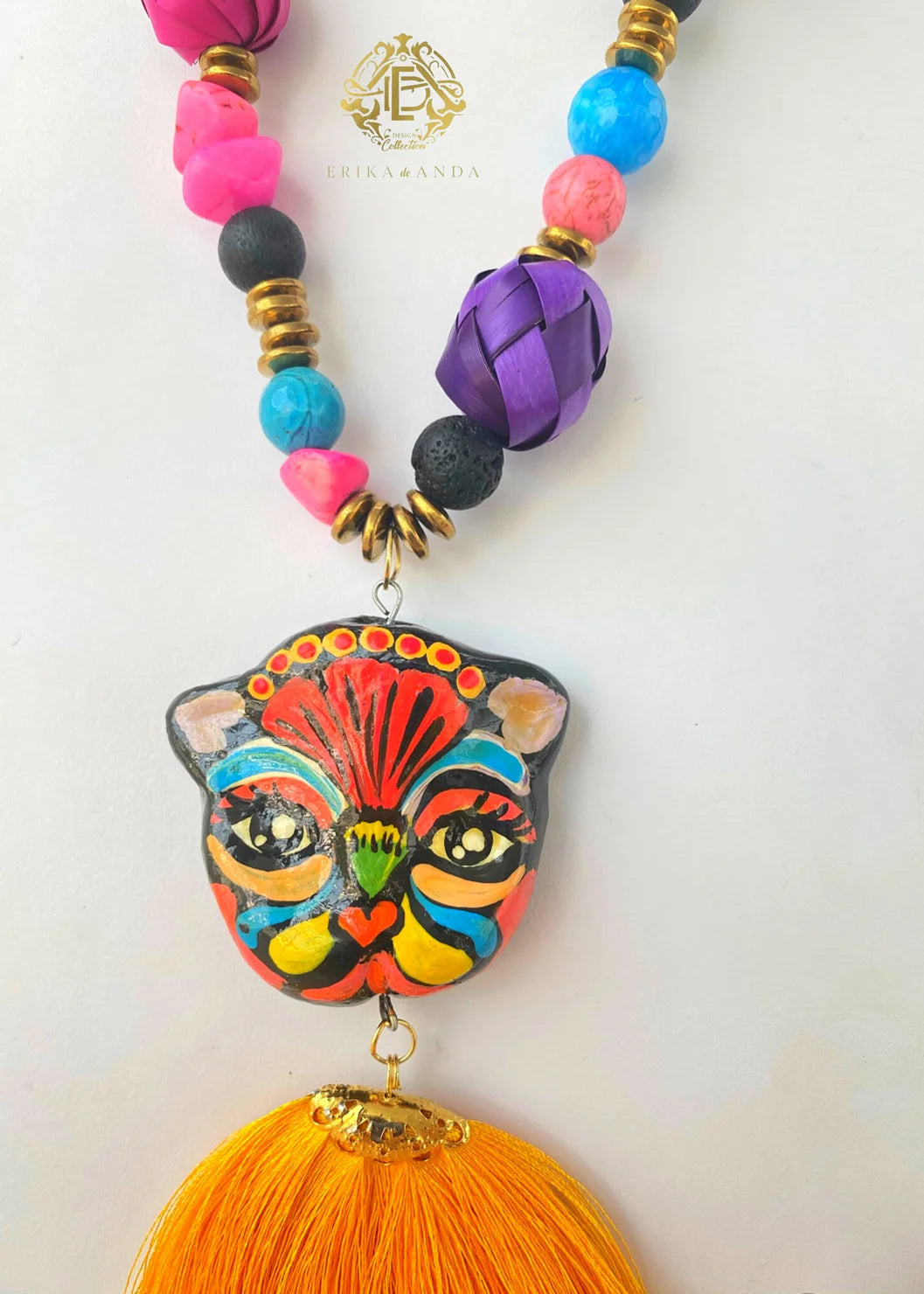 COLLAR DIJE DE LEON CON MOTA DE HILo