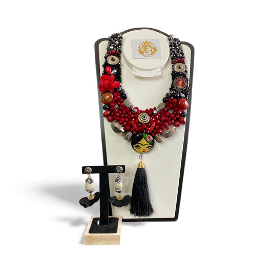 COLLAR DE FRIDA KAHLO CON DIJES METALICOS Y ARETES