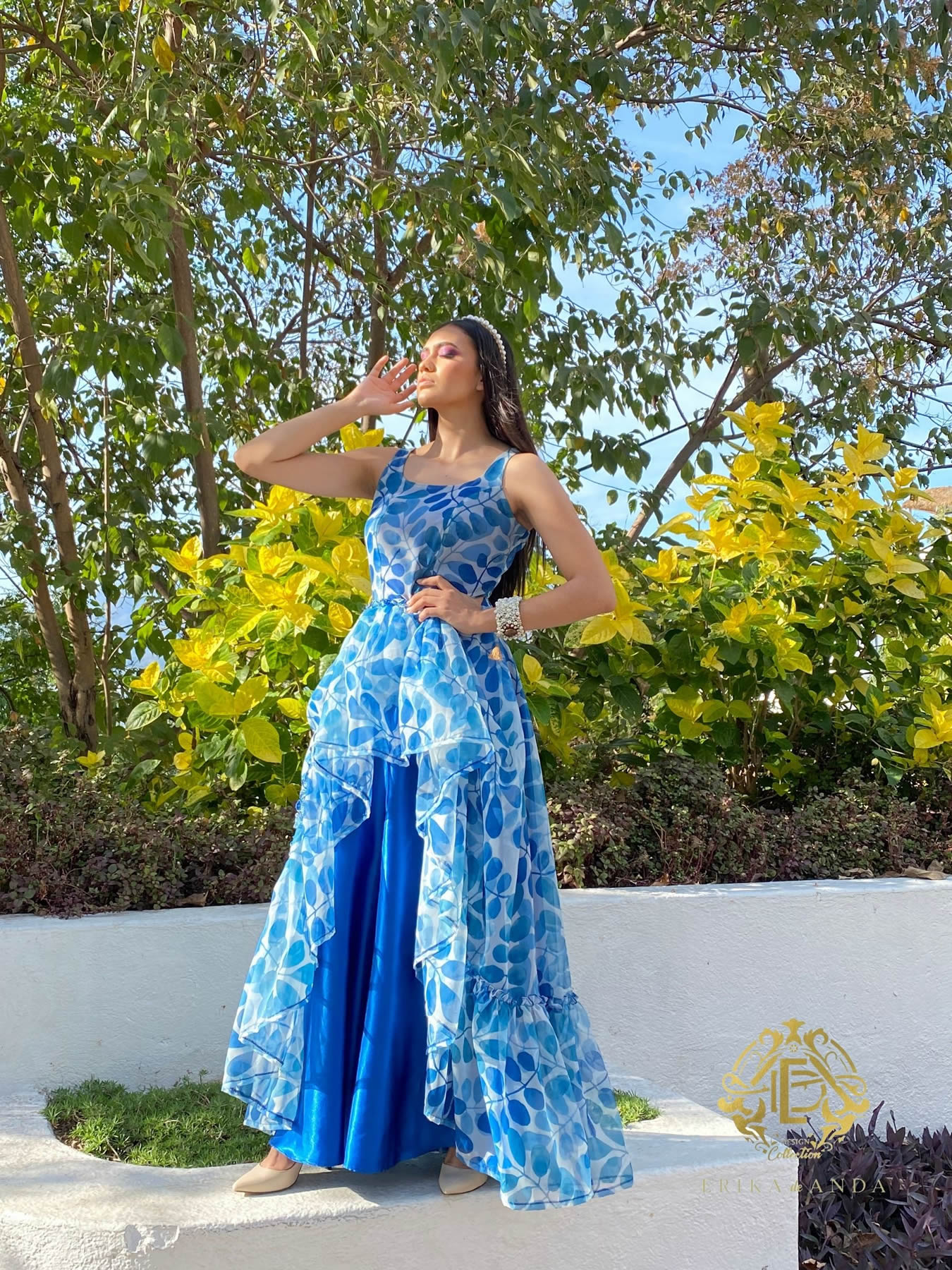 VESTIDO AZUL CON BLANCO AMPLIO
