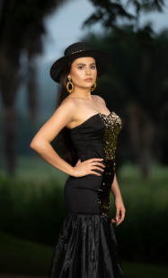 VESTIDO NEGRO ESTRAPLE CON LENTEJUELAS