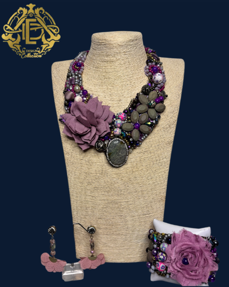 COLLAR MORADO CON PIEDRA GRANDE, ARETES Y PULSERA