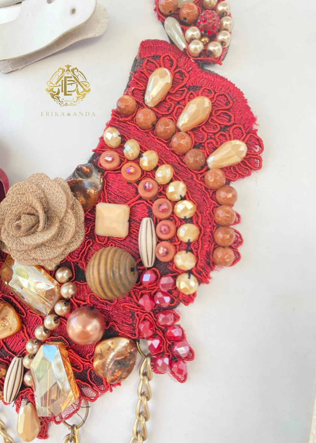 COLLAR DE HERRAJES CON ARETES