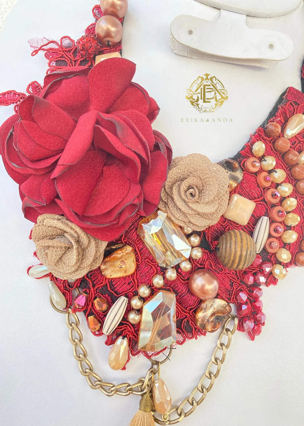 COLLAR DE HERRAJES CON ARETES