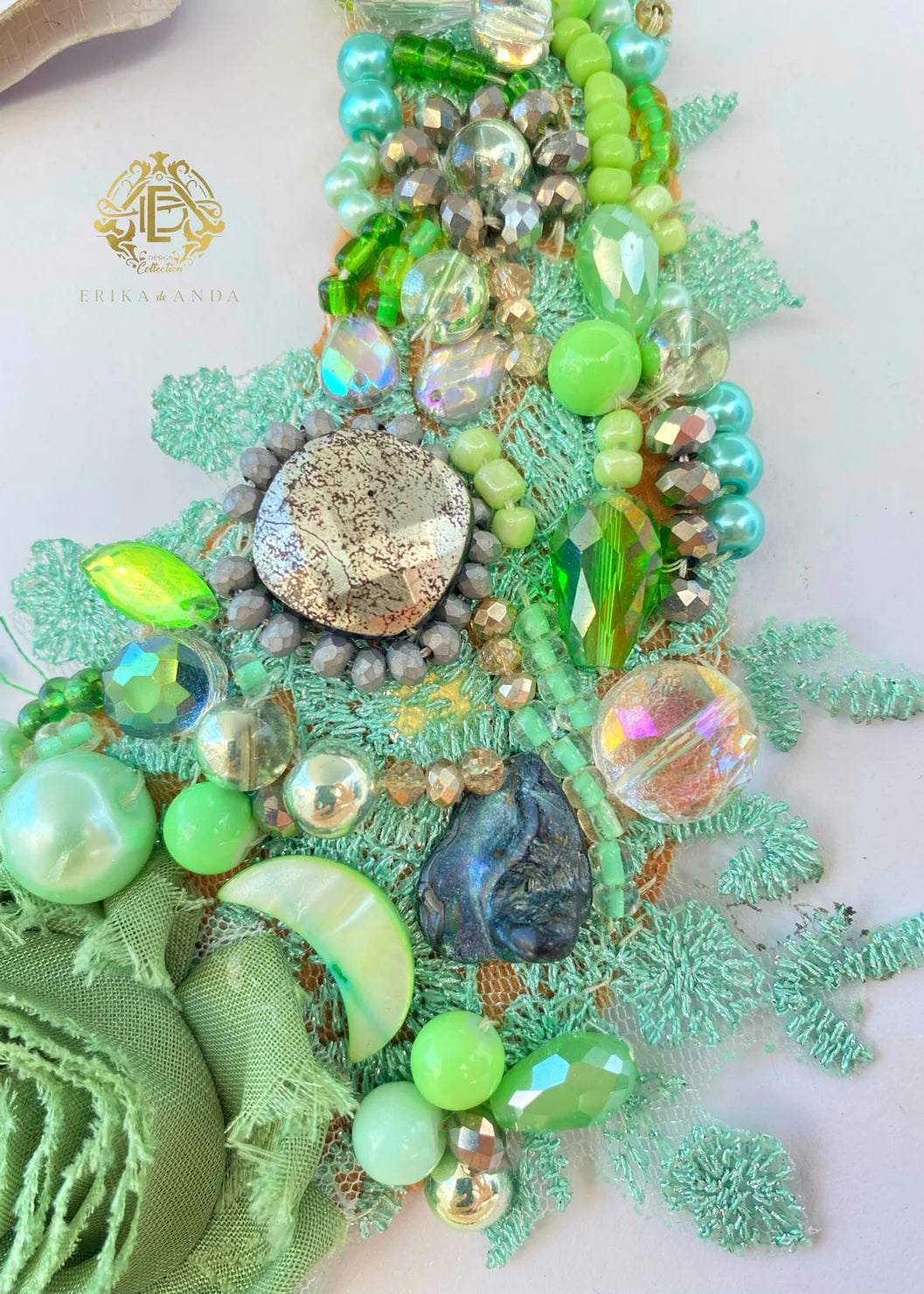 COLLAR DE FLORES CON ARETES