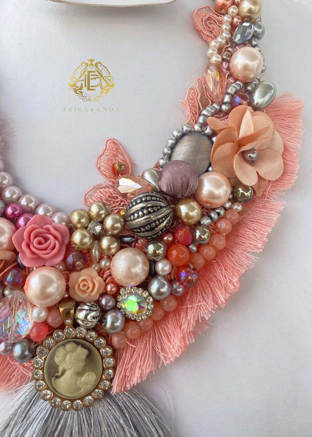 COLLAR CORAL CAMADEO CON PERLAS Y ARETES