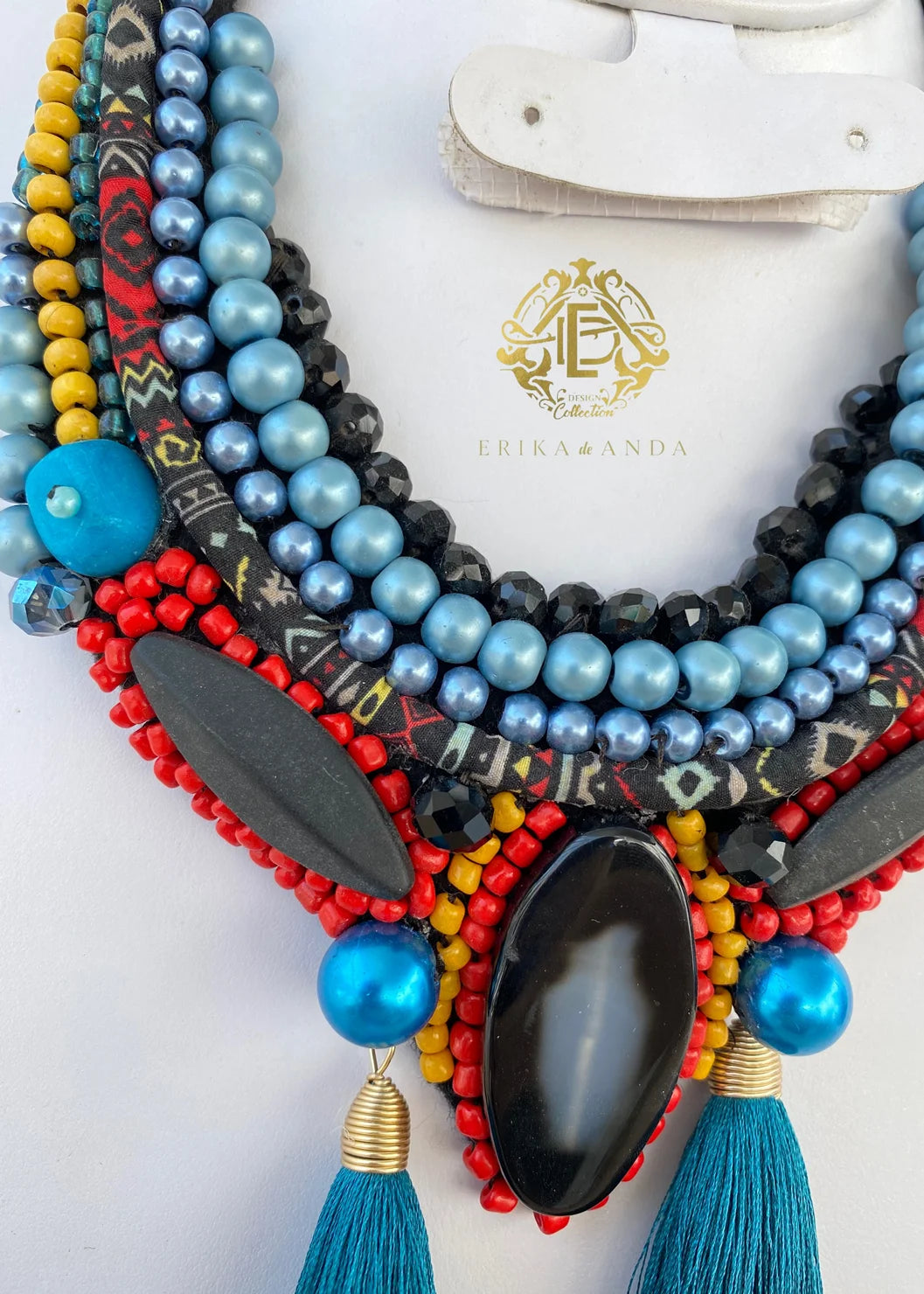 COLLAR DE PIEDRA NATURAL CON ARETES
