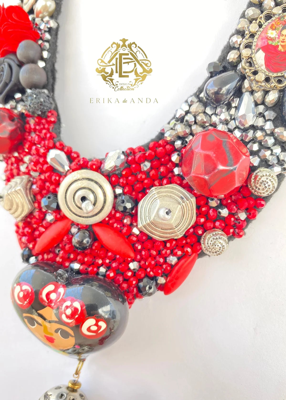 COLLAR DE FRIDA KAHLO CORAZÓN CON ARETES.