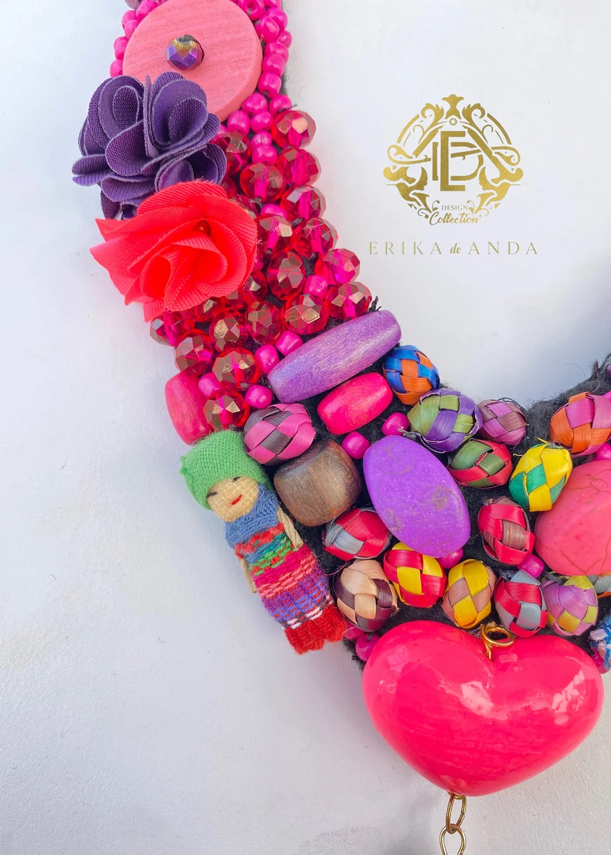 COLLAR DE CORAZON PORCELANA CON ARETES
