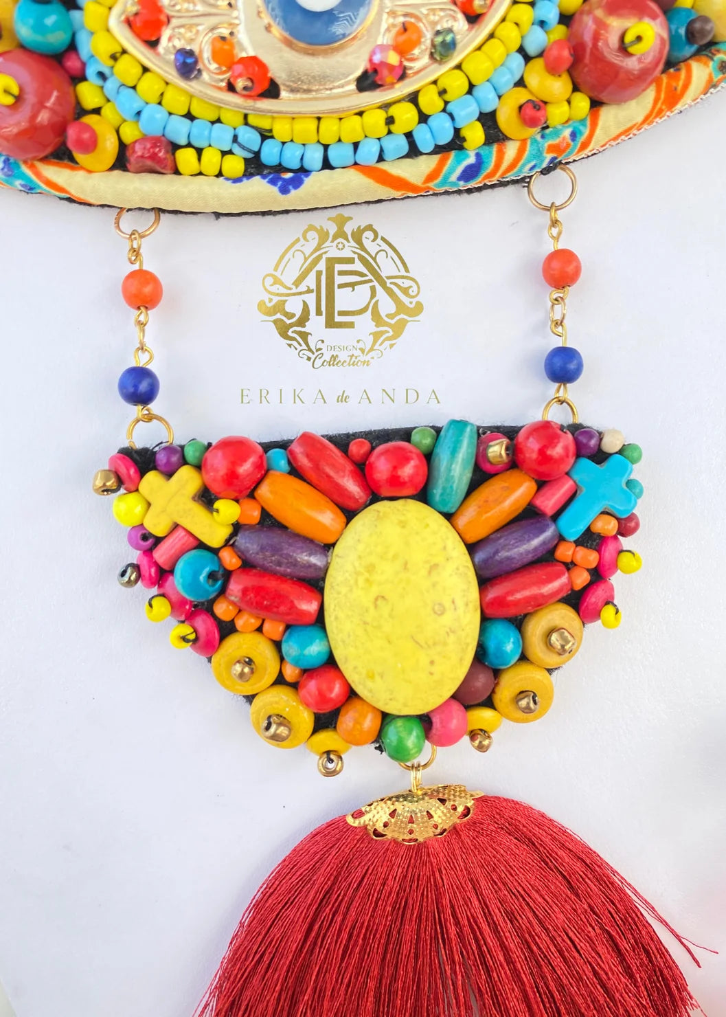 COLLAR DOS CAPAZ CON DISEÑO DE OJO CON ARETES