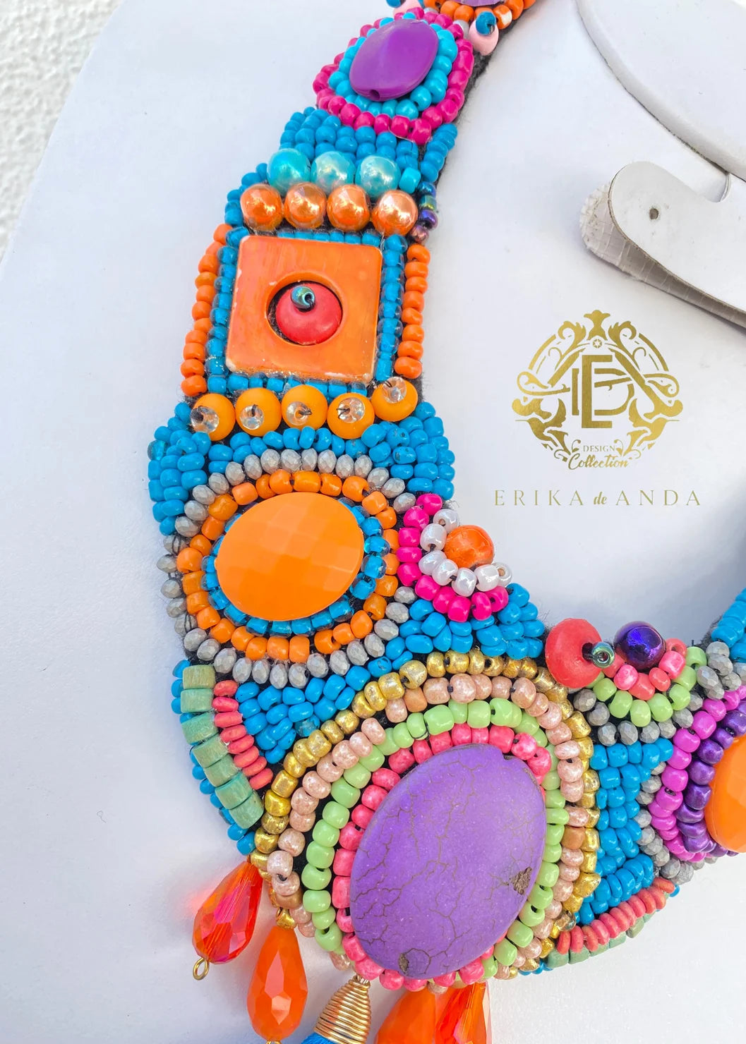 COLLAR DE MOTAS DE HILO CON ARETES