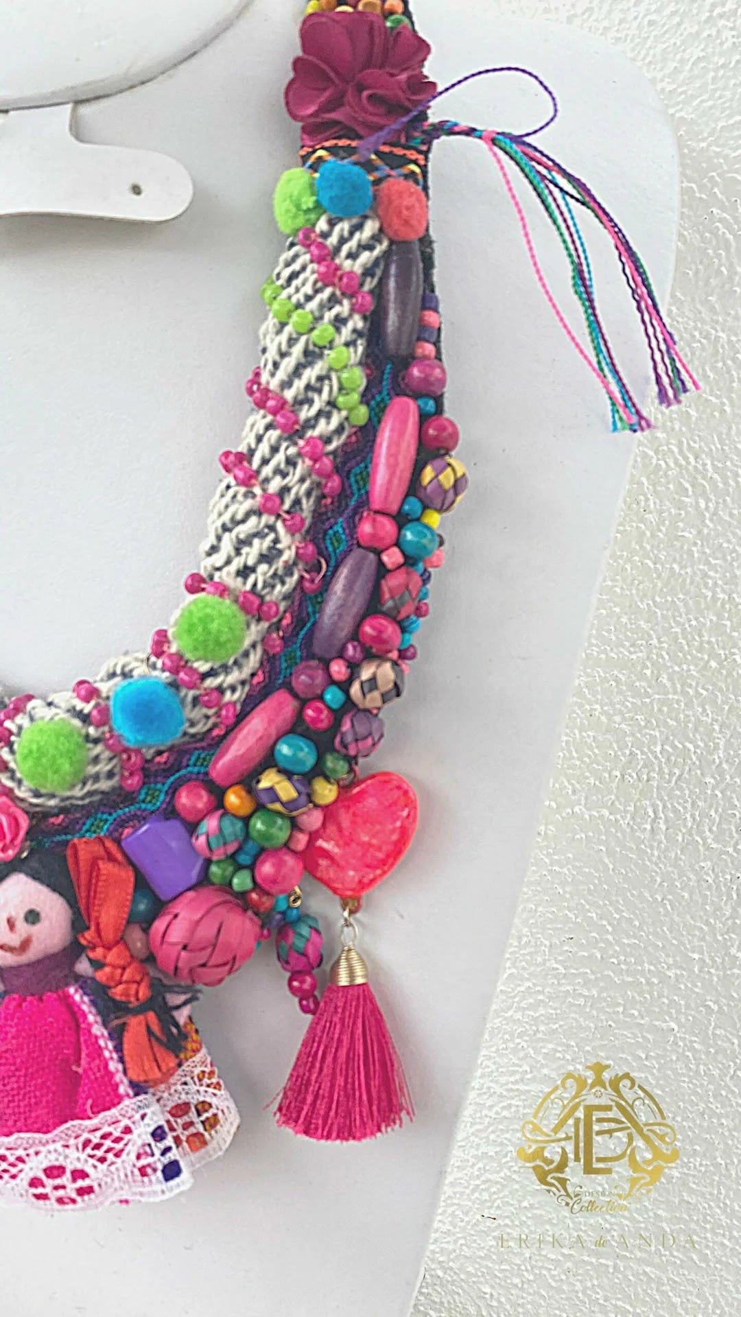 COLLAR DE MUÑECA CON ARETES