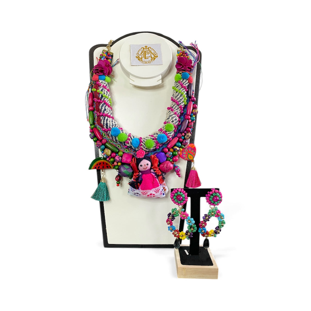 COLLAR DE MUÑECA CON ARETES