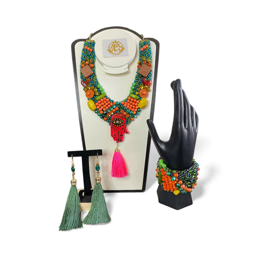 COLLAR CON DIJE DE MANO Y OJO CON ARETES