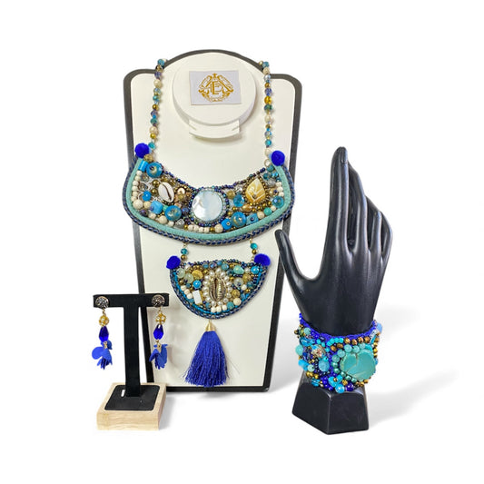 COLLAR DOS PIEZAS PEDRERIA AZUL CON ARETES Y PULSERA.