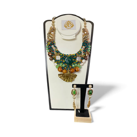 COLLAR DE MAR CON CONCHAS DE MAR DORADO Y ARETES