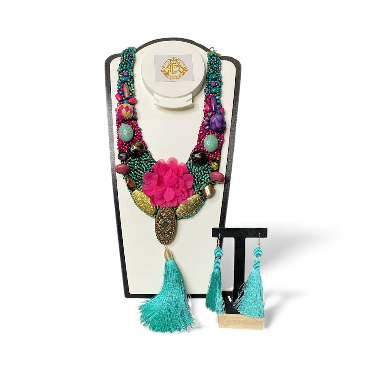 COLLAR DE FLOR CON ARETES