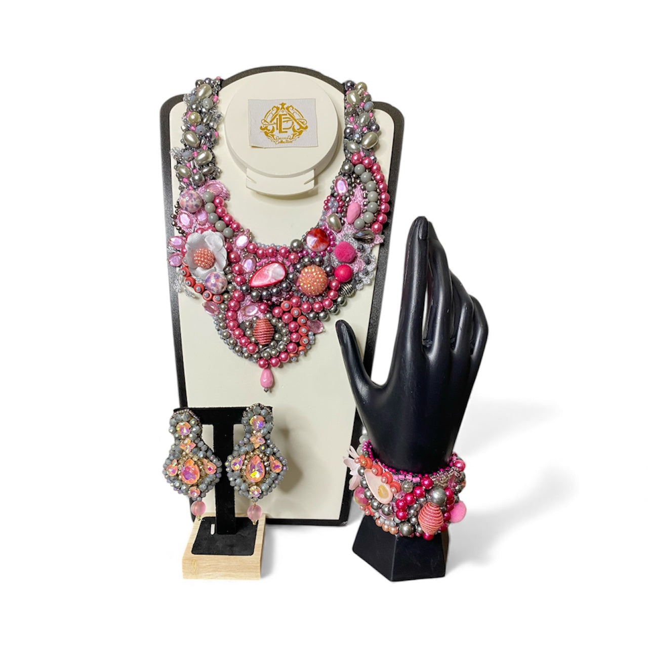 COLLAR ROSA CRISTAL CON MOTAS DE HILO CON ARETES Y PULSERA