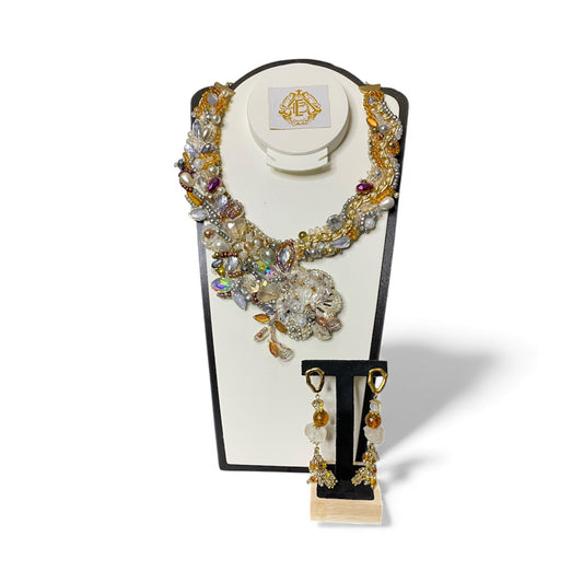 COLLAR ENCAJE BLANCO CON  CRISTAL Y ARETES