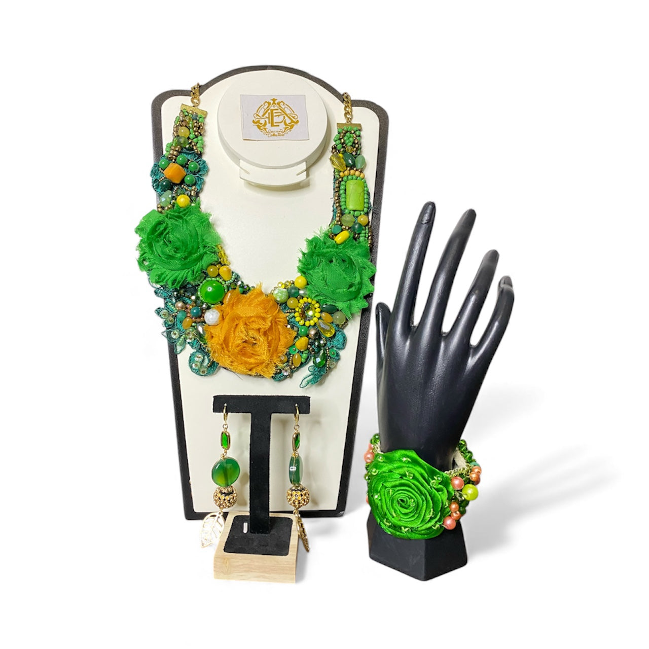 COLLAR DE FLORES DE CHIFÓN CON ARETES