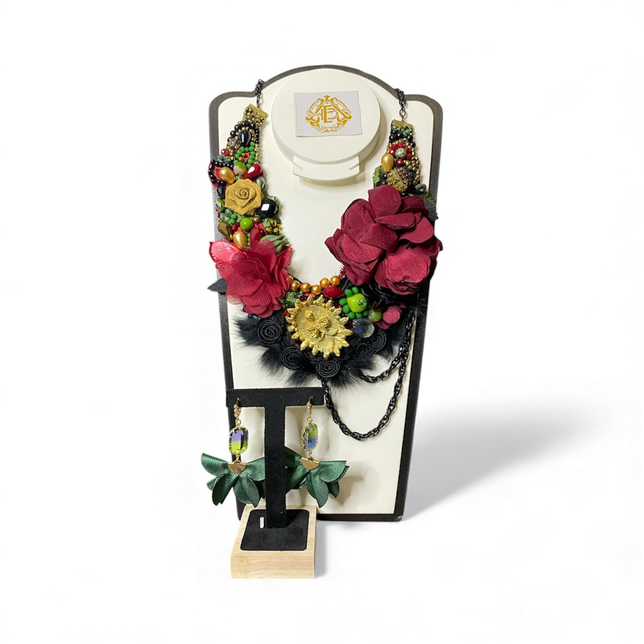 COLLAR DE FLOR Y METAL