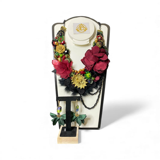 COLLAR DE FLOR Y METAL