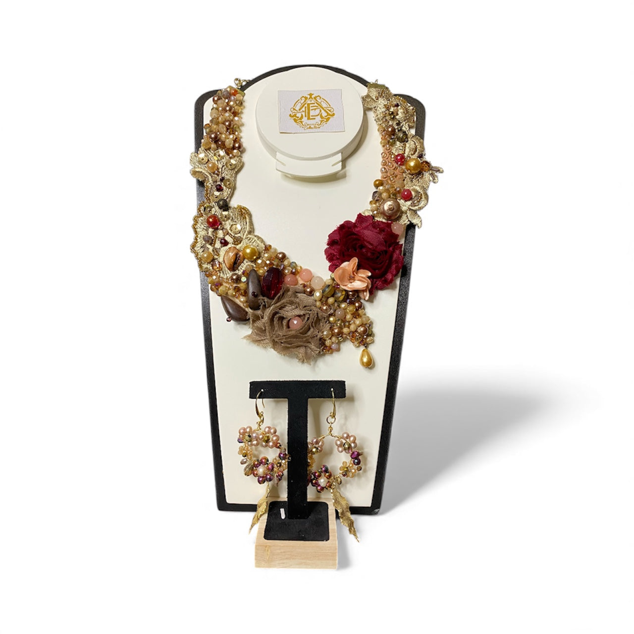 COLLAR DE FLOR DE TELA CON ARETES