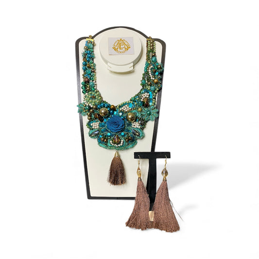 COLLAR DE MOTAS DE HILO