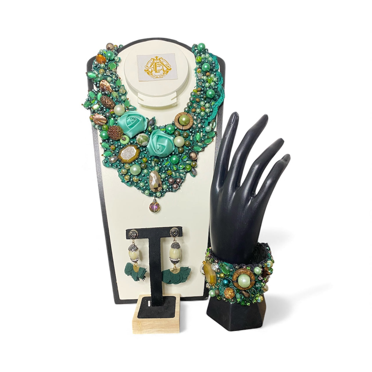 COLLAR VERDE DE PERLAS CON ARETES Y PULSERA