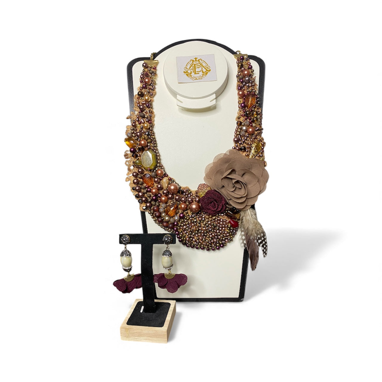 COLLAR BORDADO DE PERLA