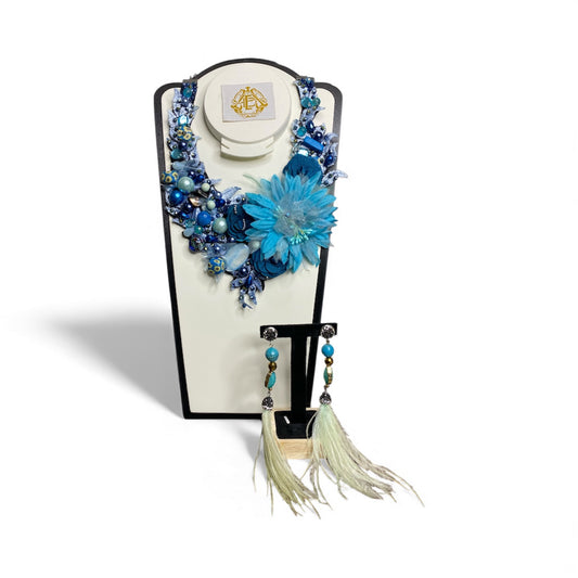 COLLAR AZUL FLOR DE TELA AZUL Y BORDADO