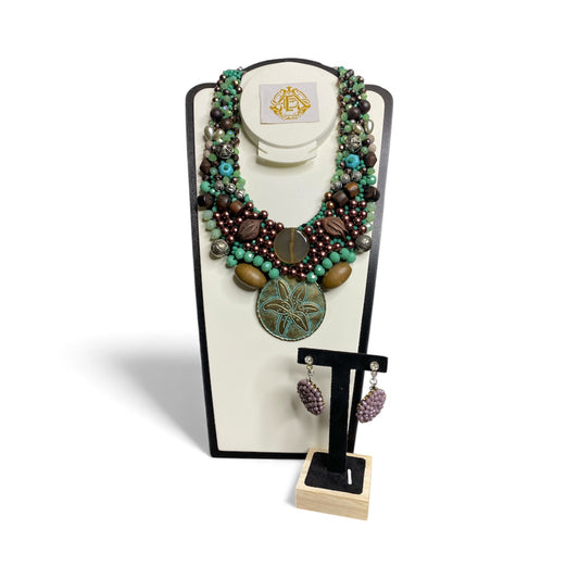COLLAR FLOR DE METAL CON ARETES