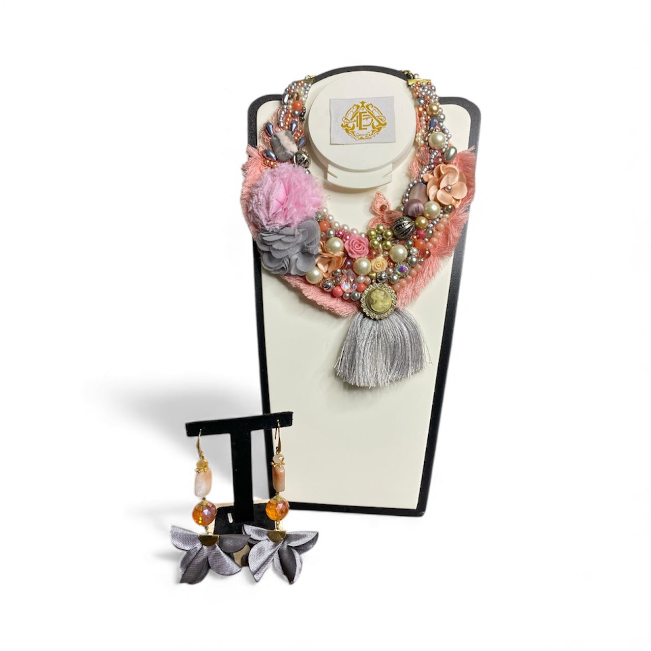 COLLAR CORAL CAMADEO CON PERLAS Y ARETES