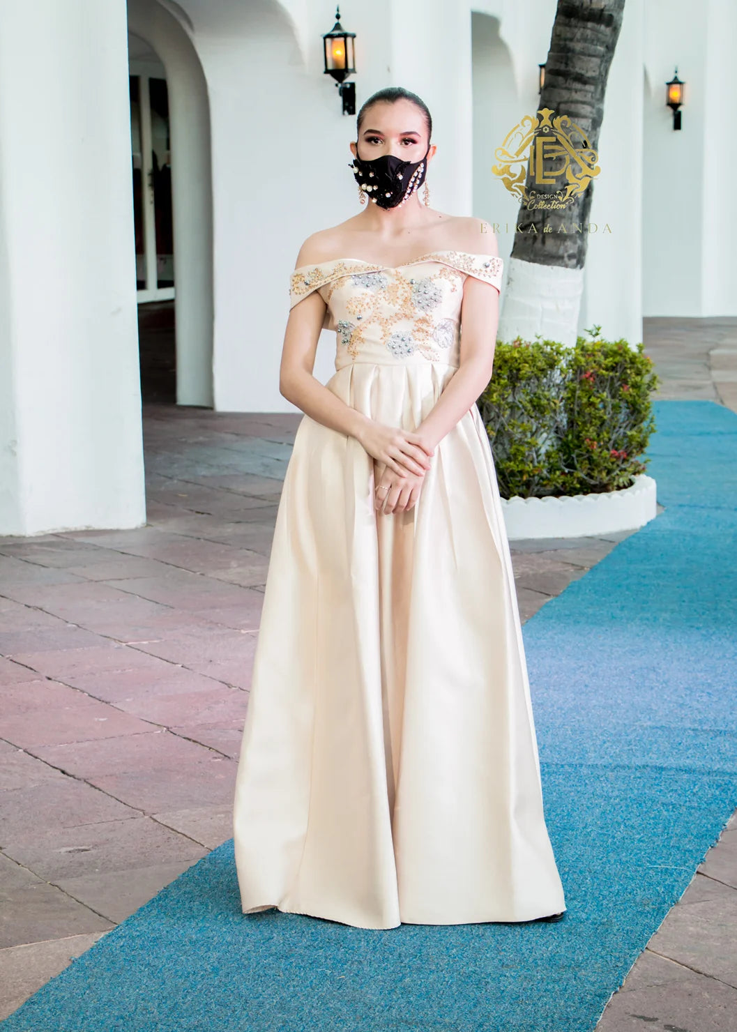 VESTIDO LARGO BORDADO DELANTERO