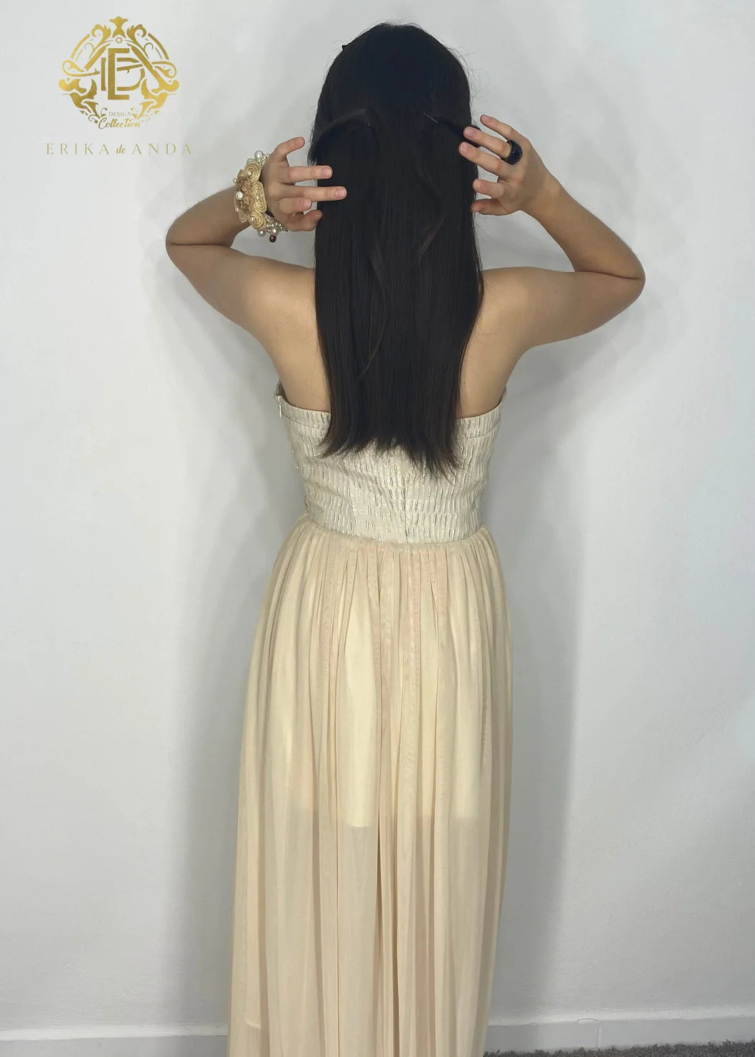 VESTIDO BEIGE-STRAPLE CORAZON BORDADO