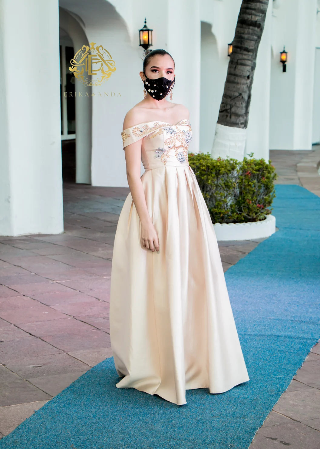 VESTIDO LARGO BORDADO DELANTERO