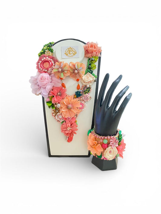 COLLAR ESTILO FLORAL TONOS PASTELES