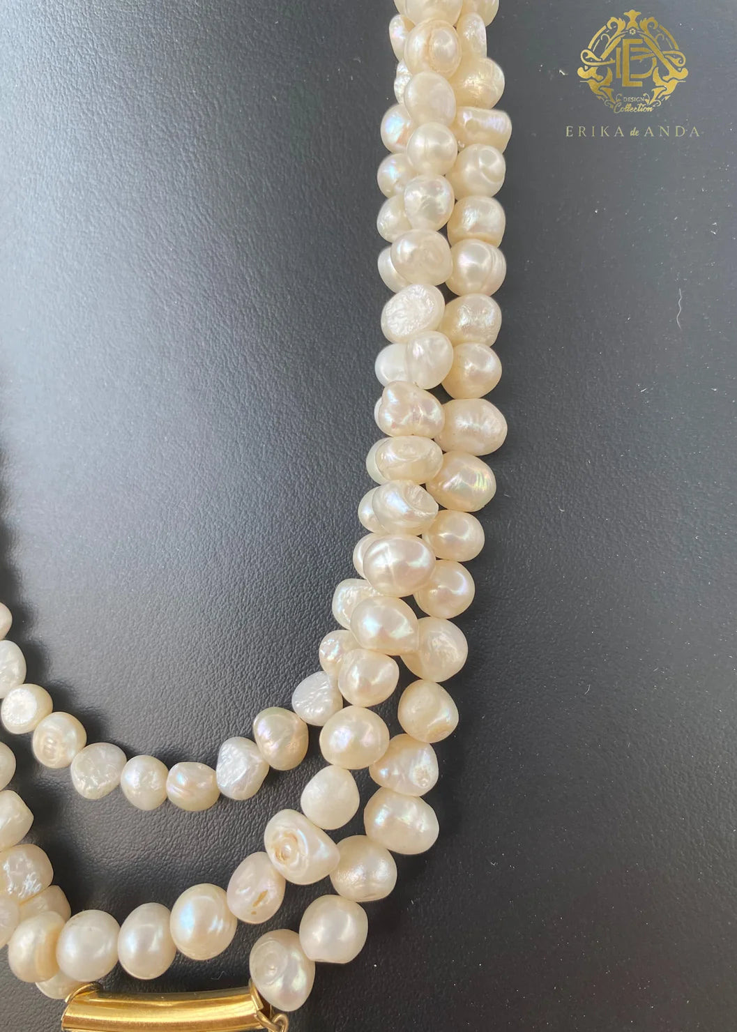 COLLAR DE PERLAS BLANCAS CON ARETES Y PULSERA