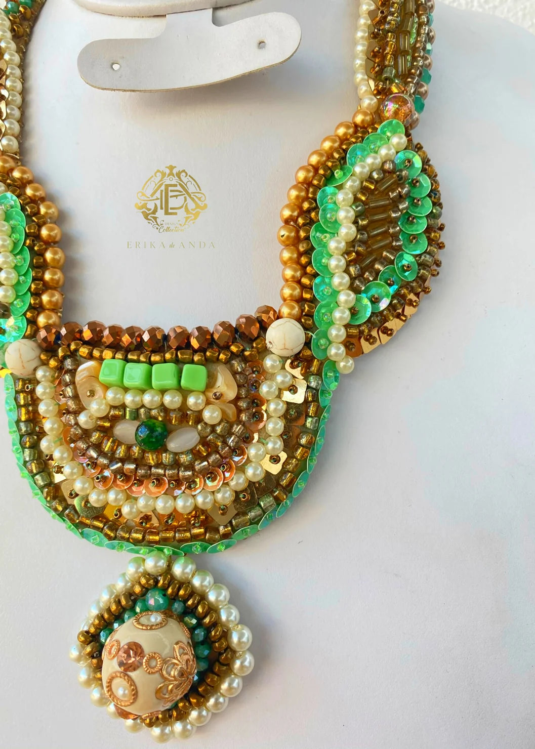 COLLAR DE CRISTAL CAFE CON ARETES Y PULSERA